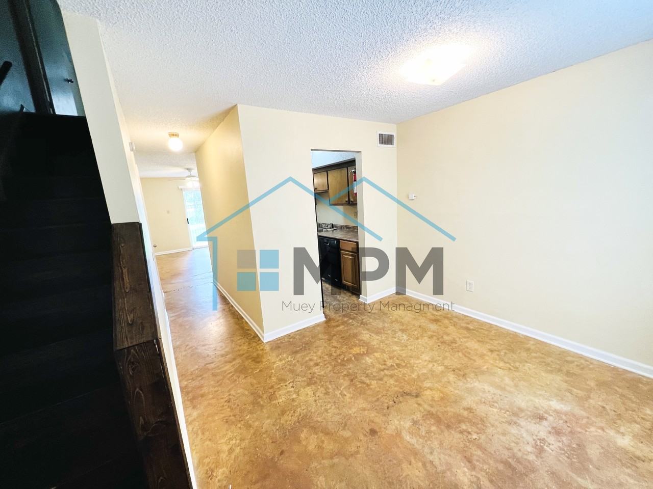 107 Jennifer Ln #D - Photo 2 of 10