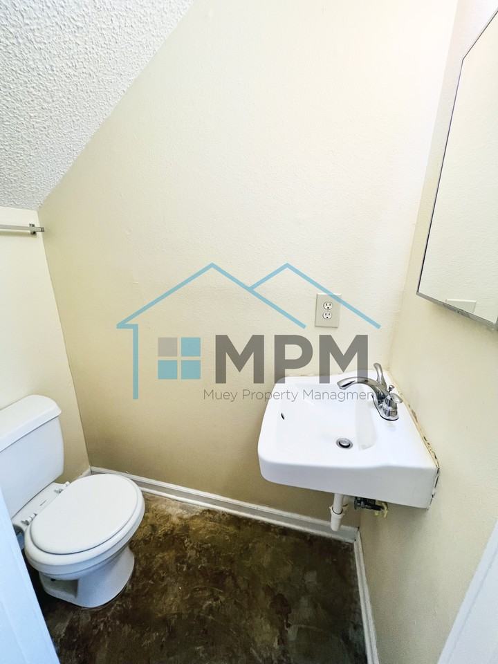 107 Jennifer Ln #D - Photo 6 of 10