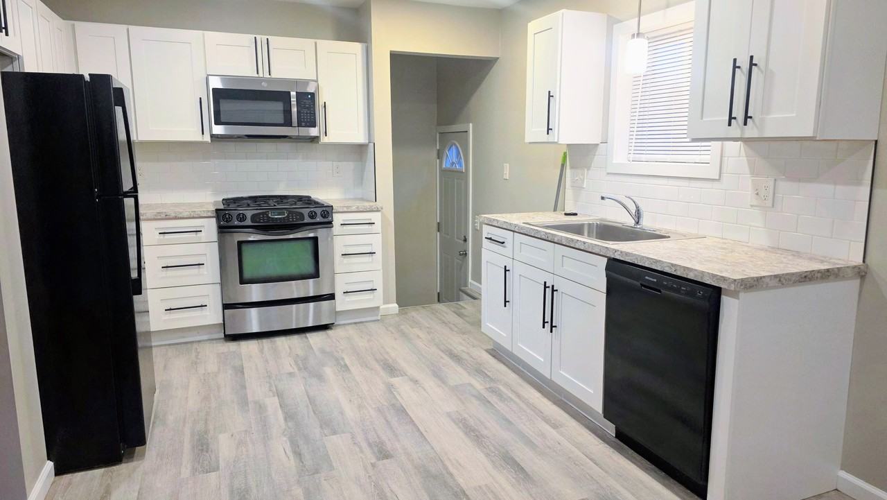 15161 Harrison St #1 - Photo 3 of 25