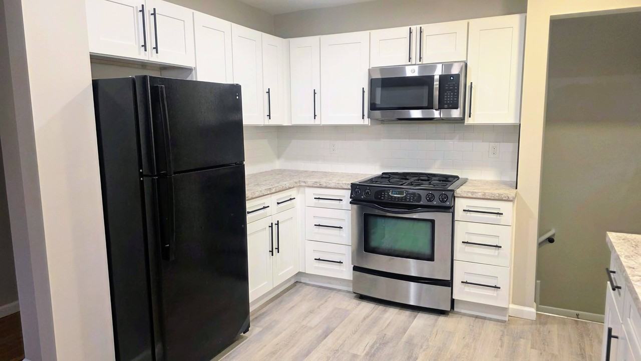 15161 Harrison St #1 - Photo 4 of 25