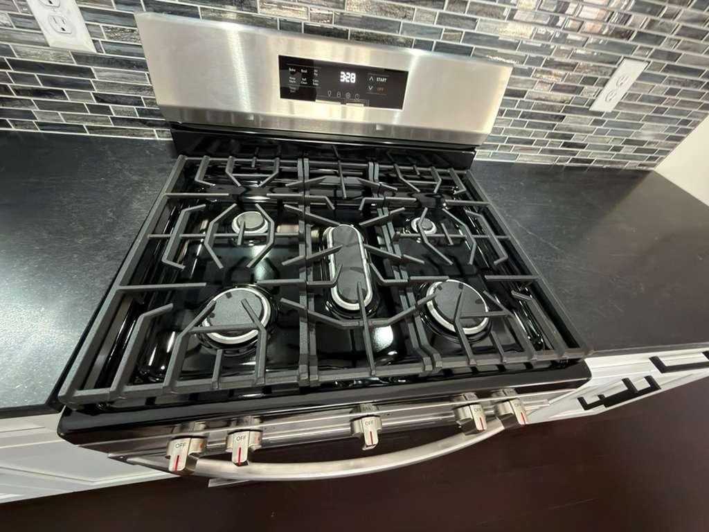 W 40th St - Photo 5 of 31