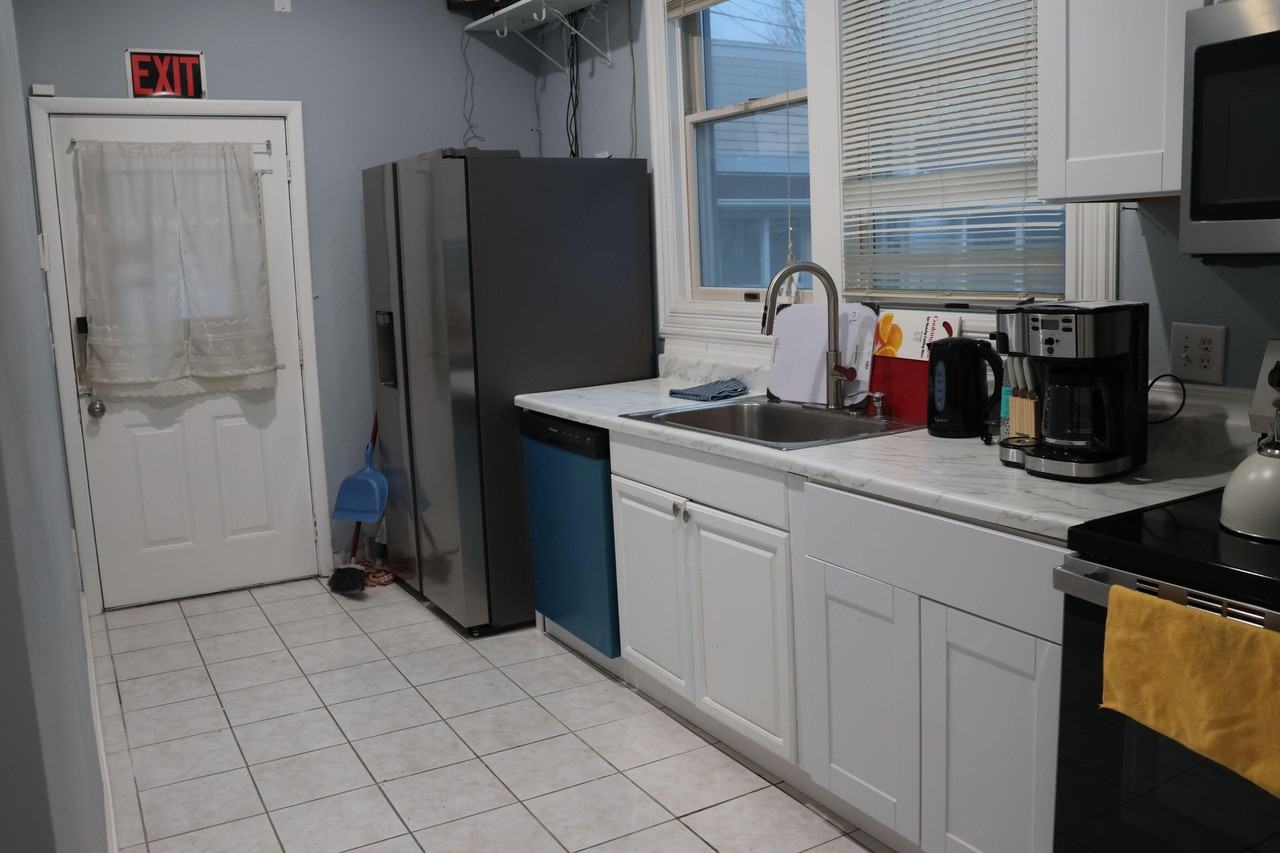 Broadway - Photo 2 of 27