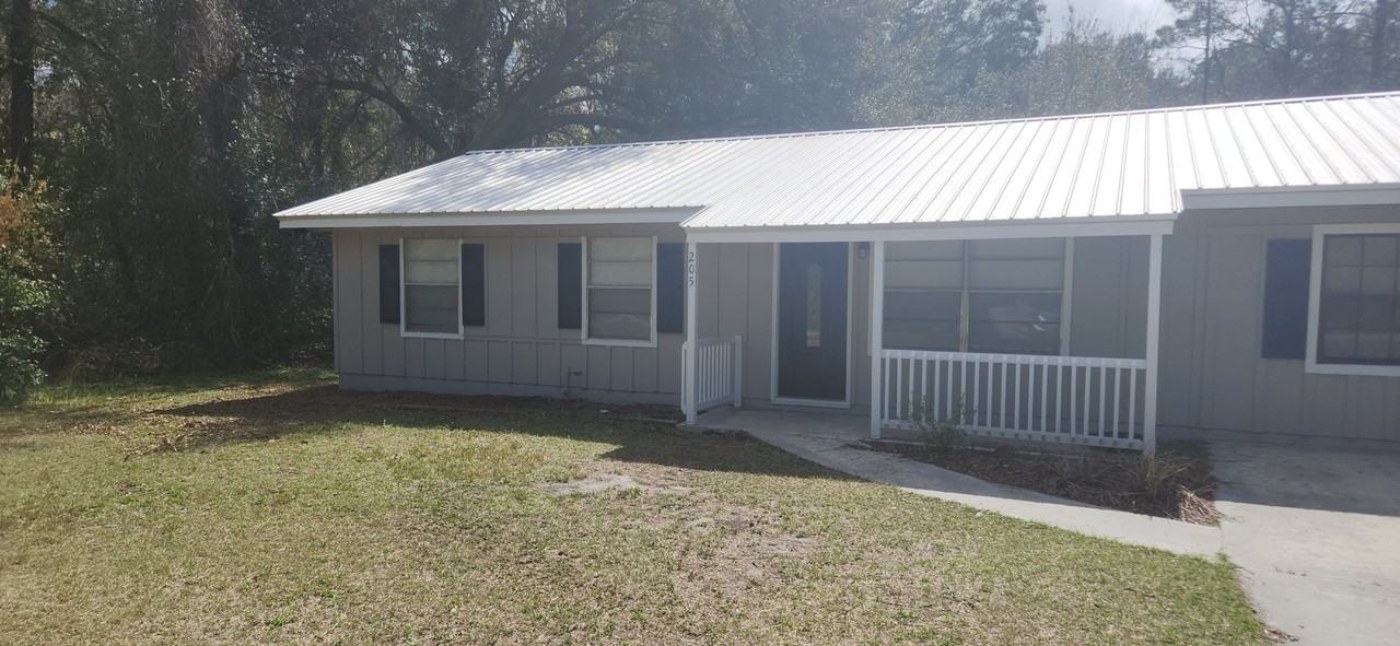 205 Harbor Dr - Photo 3 of 18