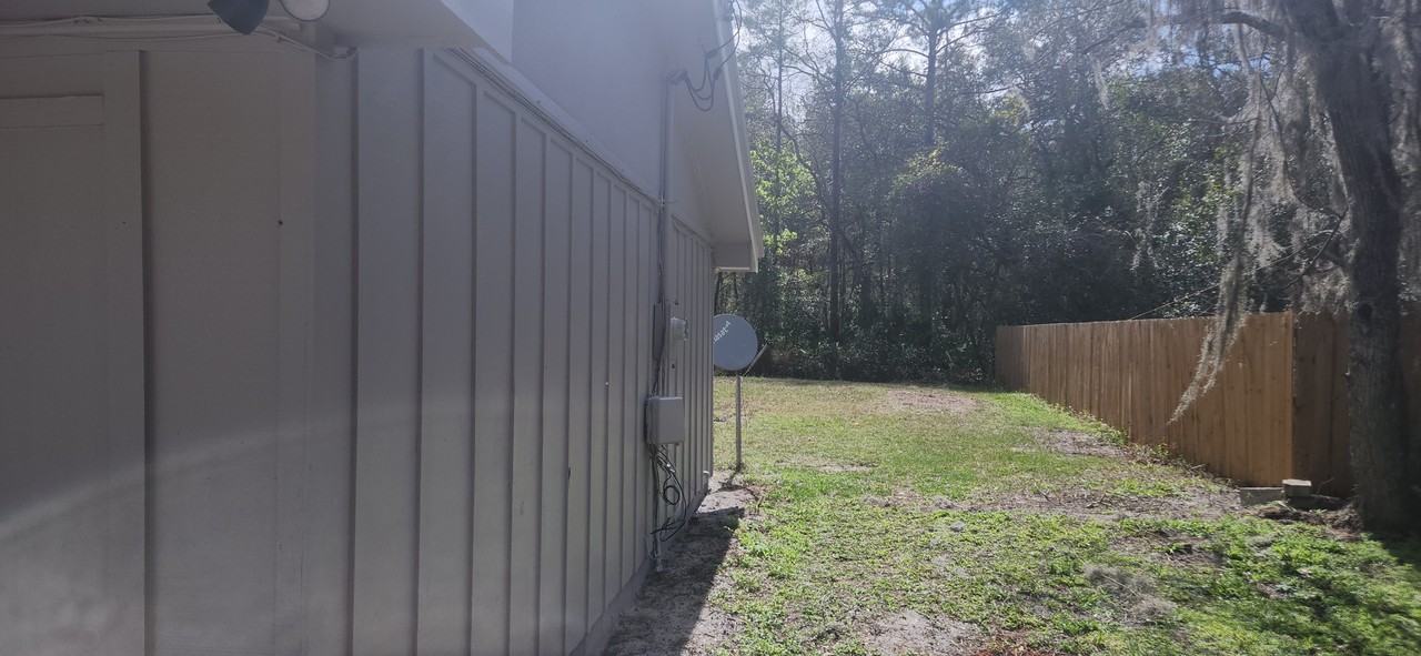 205 Harbor Dr - Photo 4 of 18