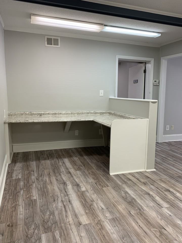 101 Winchester Ave #1 - Photo 4 of 9