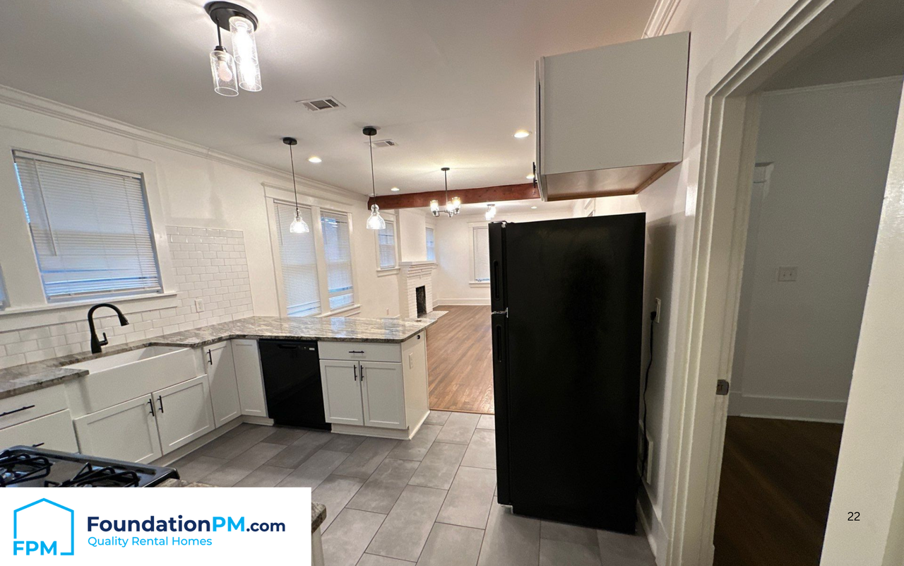 930 N Evergreen St #1 - Photo 3 of 18