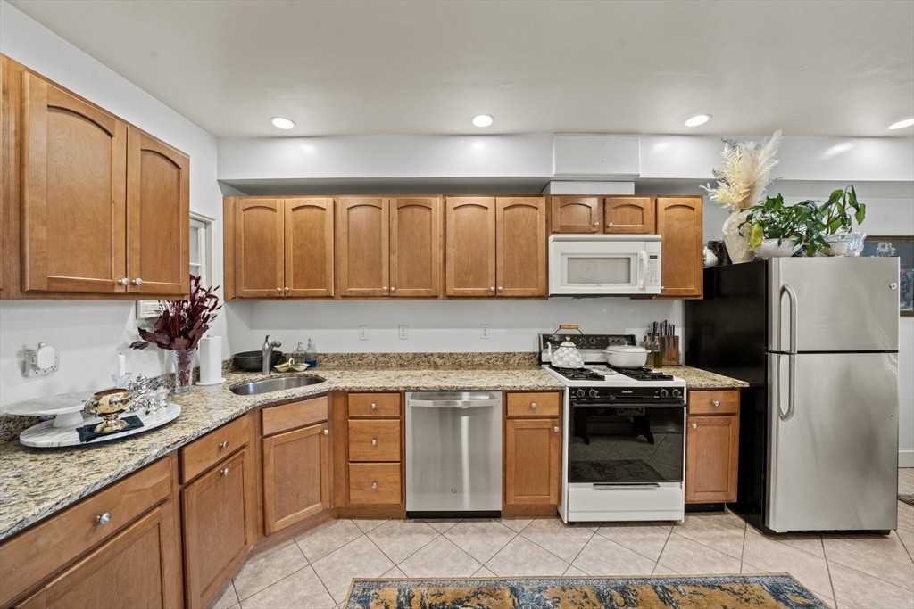 9 Regent Cir - Photo 3 of 20