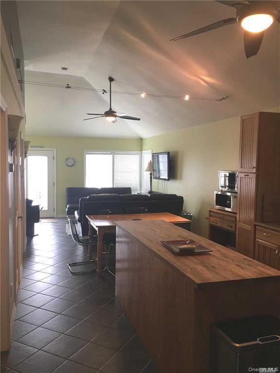 86 Minnesota Ave - Photo 4 of 10