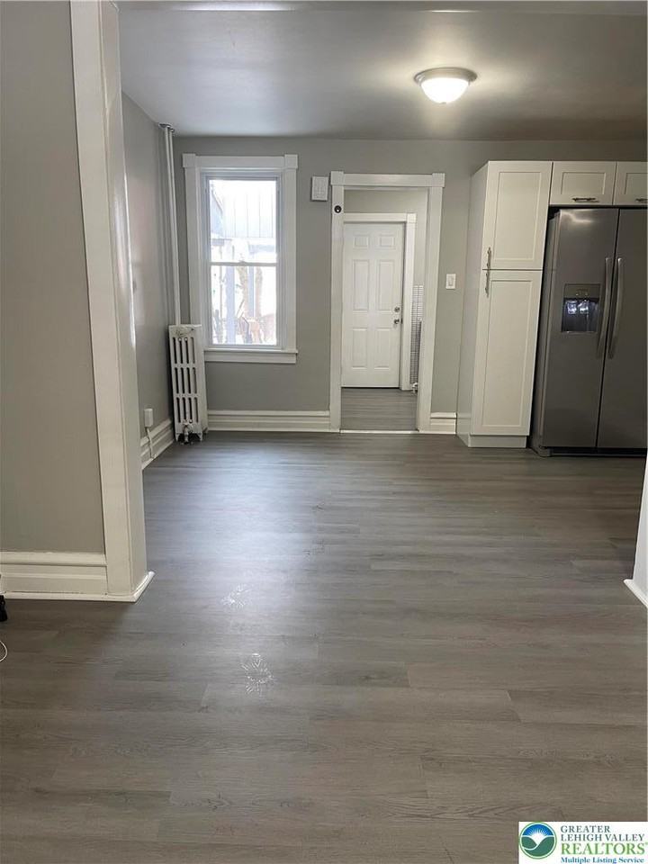 221 E South St - Photo 3 of 17