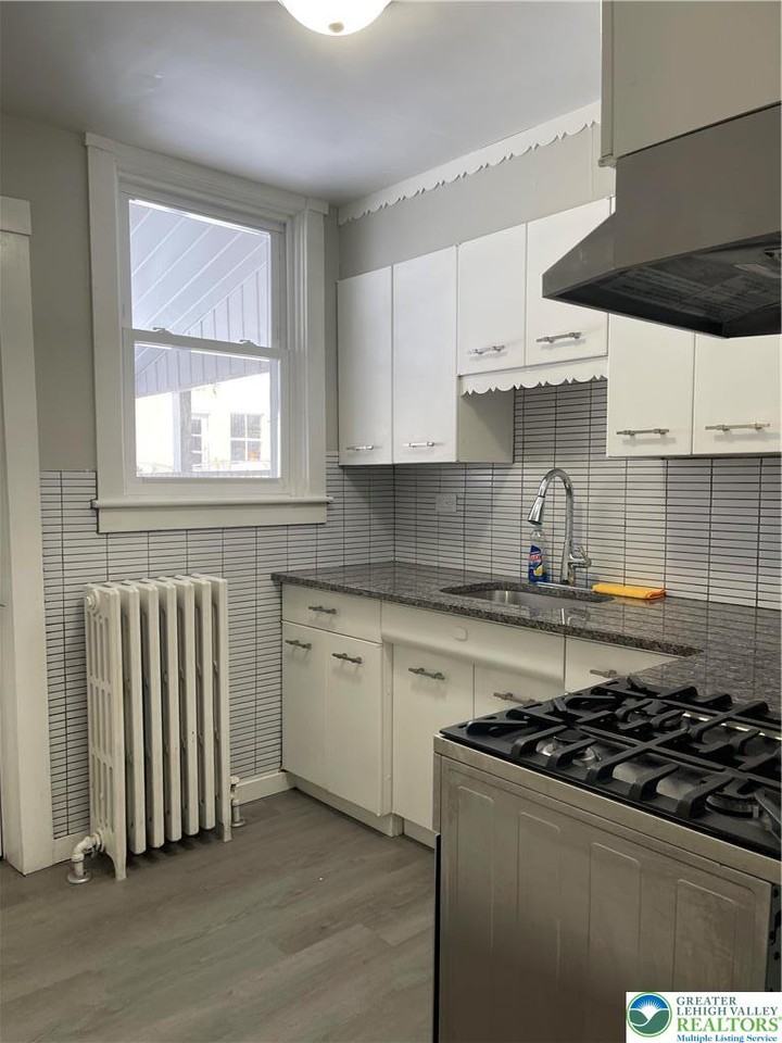 221 E South St - Photo 5 of 17