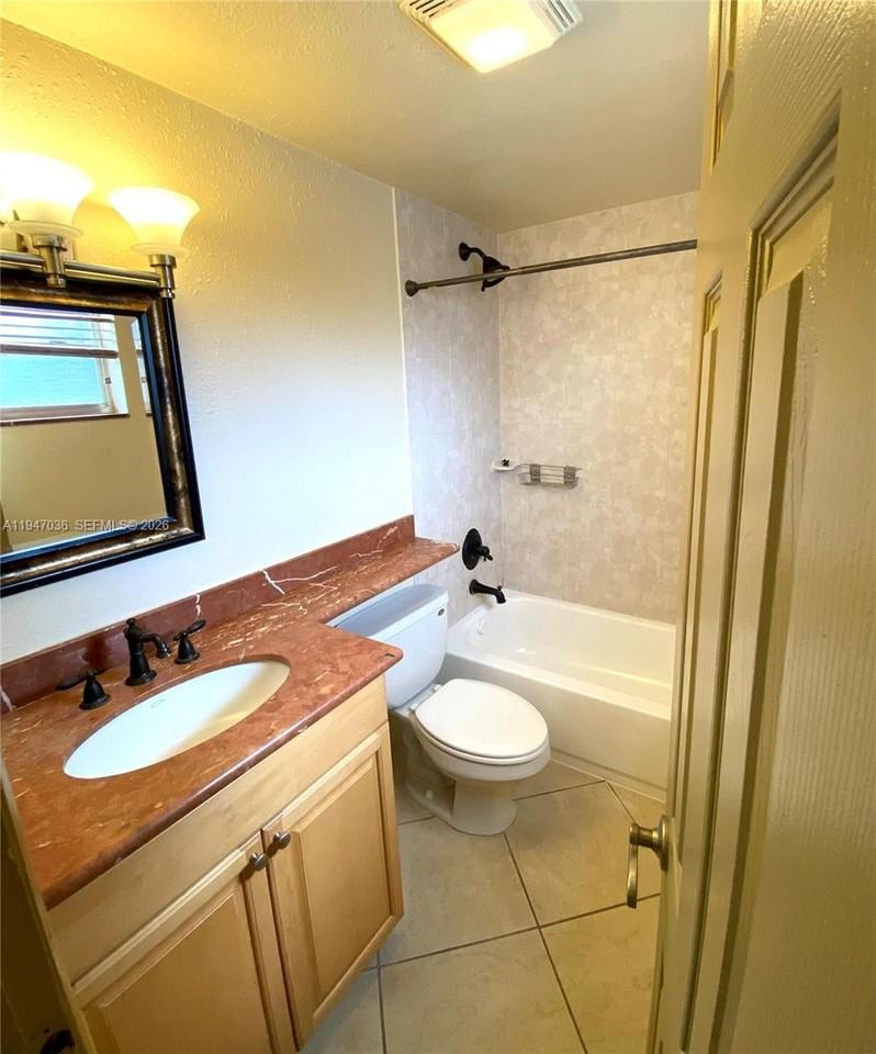 744 Ne 14th Ave - Photo 4 of 13