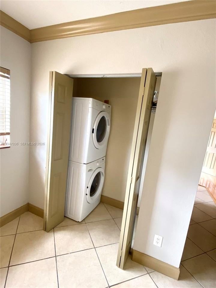 744 Ne 14th Ave - Photo 7 of 13