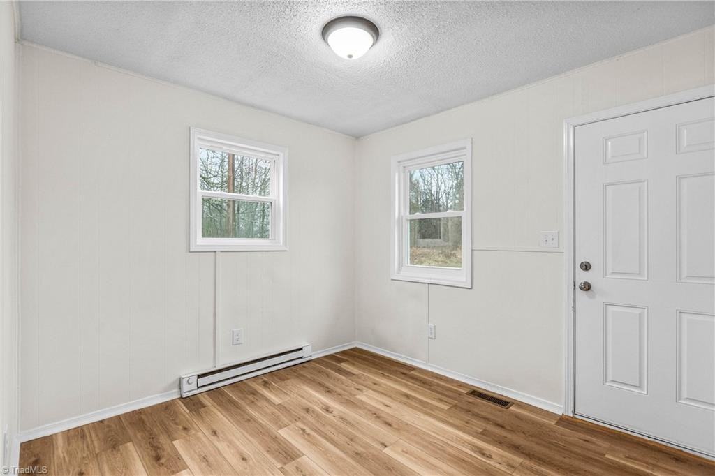 2043 Bishop Rd - Photo 3 of 15