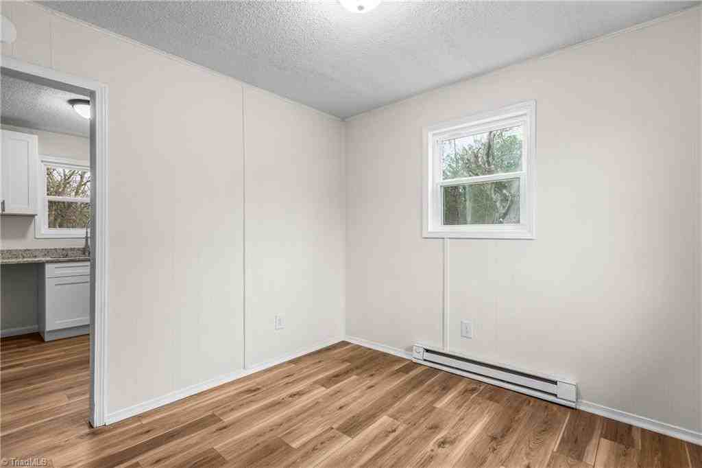 2043 Bishop Rd - Photo 5 of 15