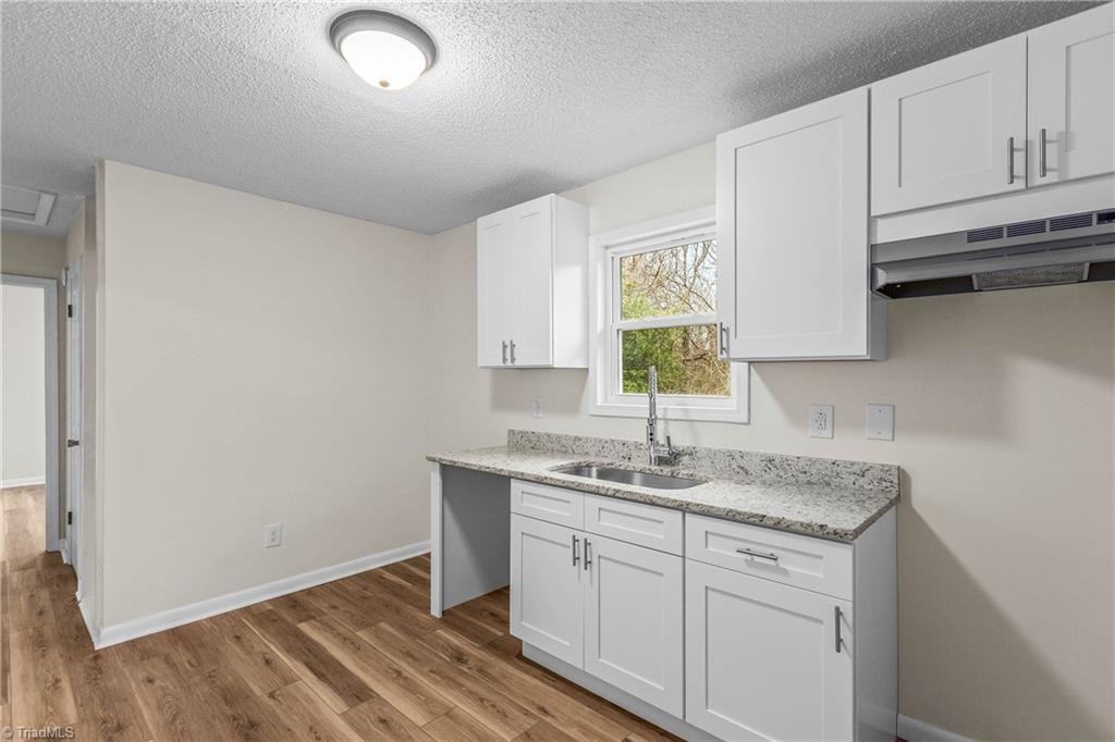 2043 Bishop Rd - Photo 7 of 15