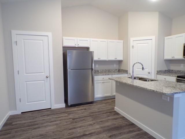 664 Martens Ct - Photo 2 of 26