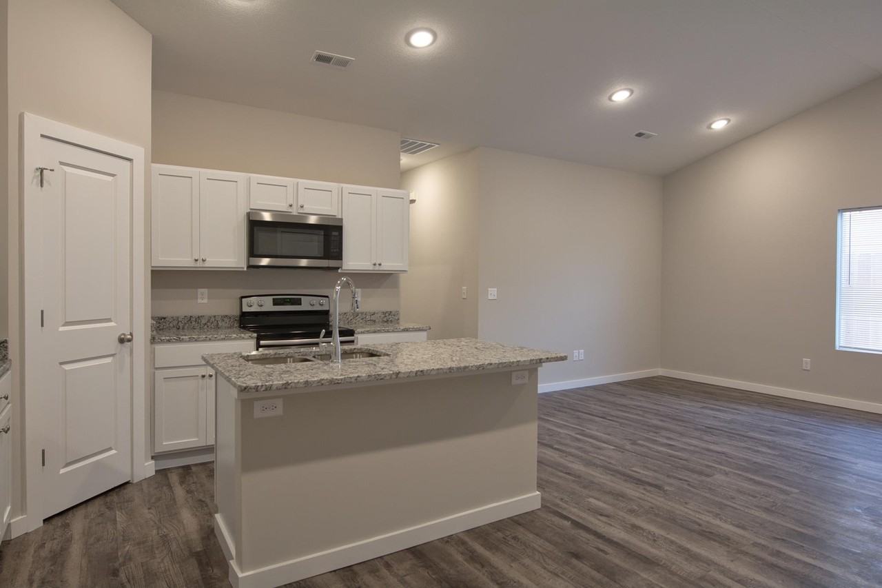 664 Martens Ct - Photo 6 of 26