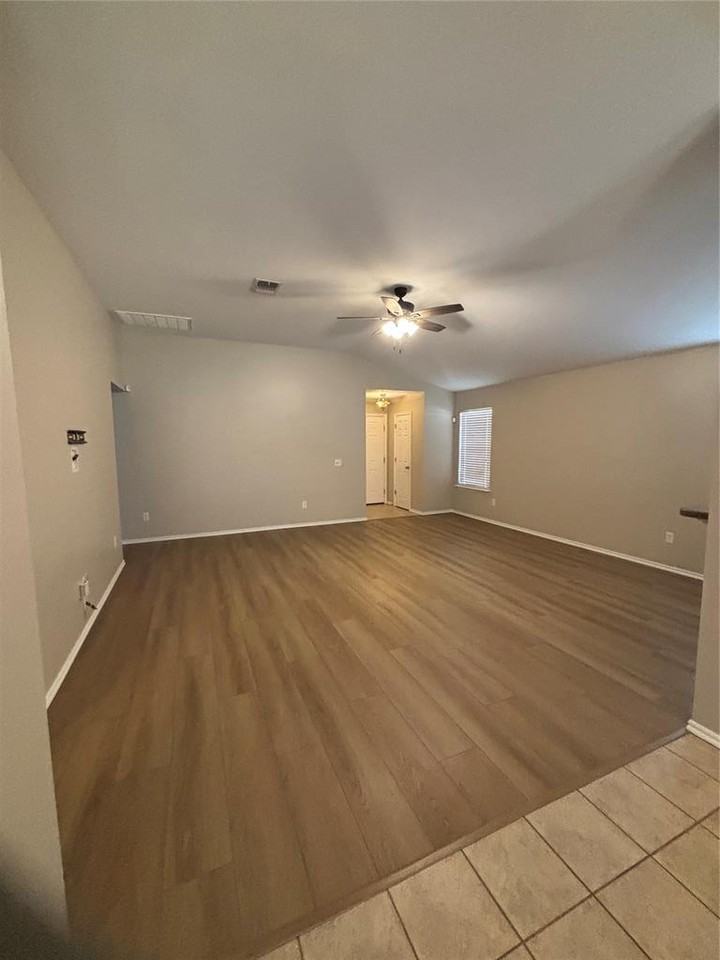 3005 Grant Rd - Photo 4 of 30