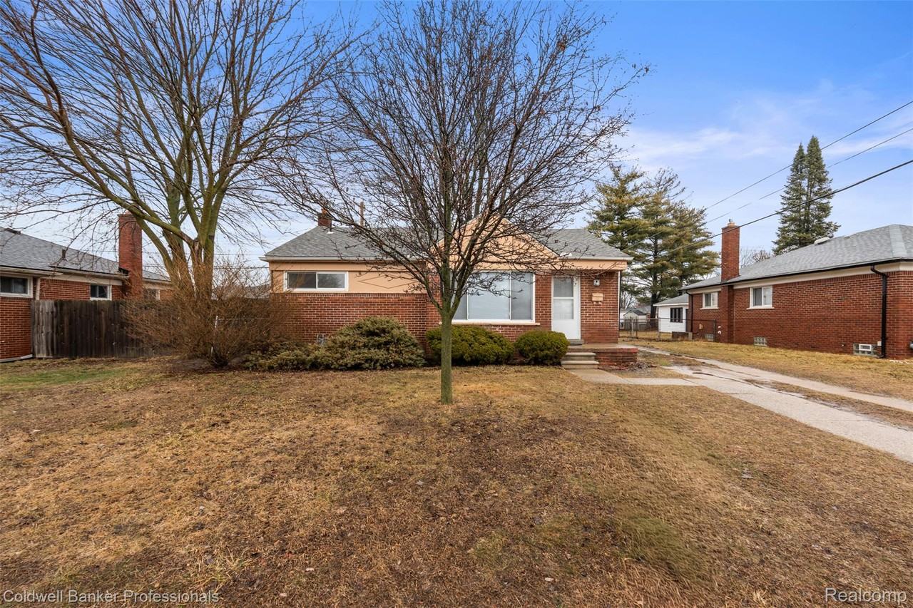 27734 Maplewood St - Photo 5 of 31