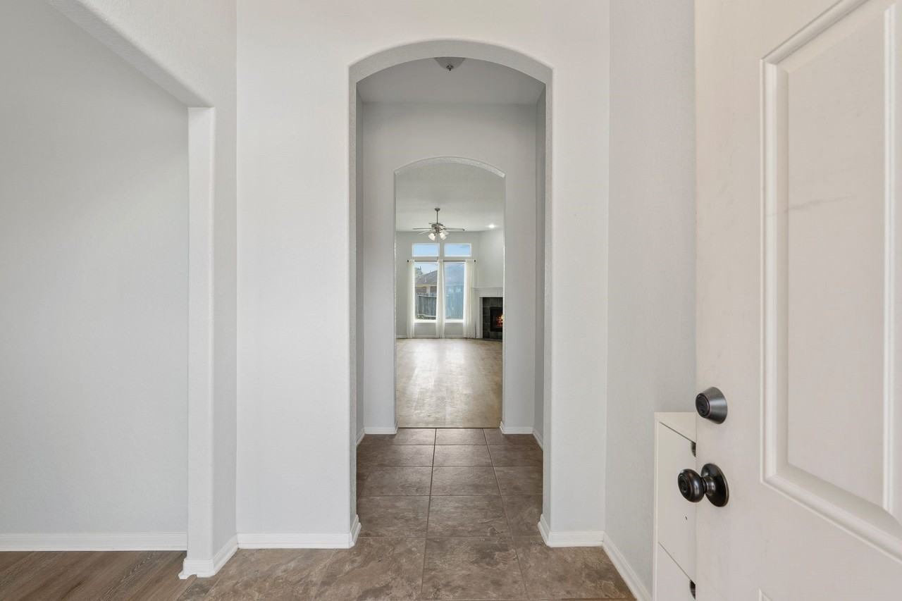 19006 Piper Hill Ln - Photo 4 of 29