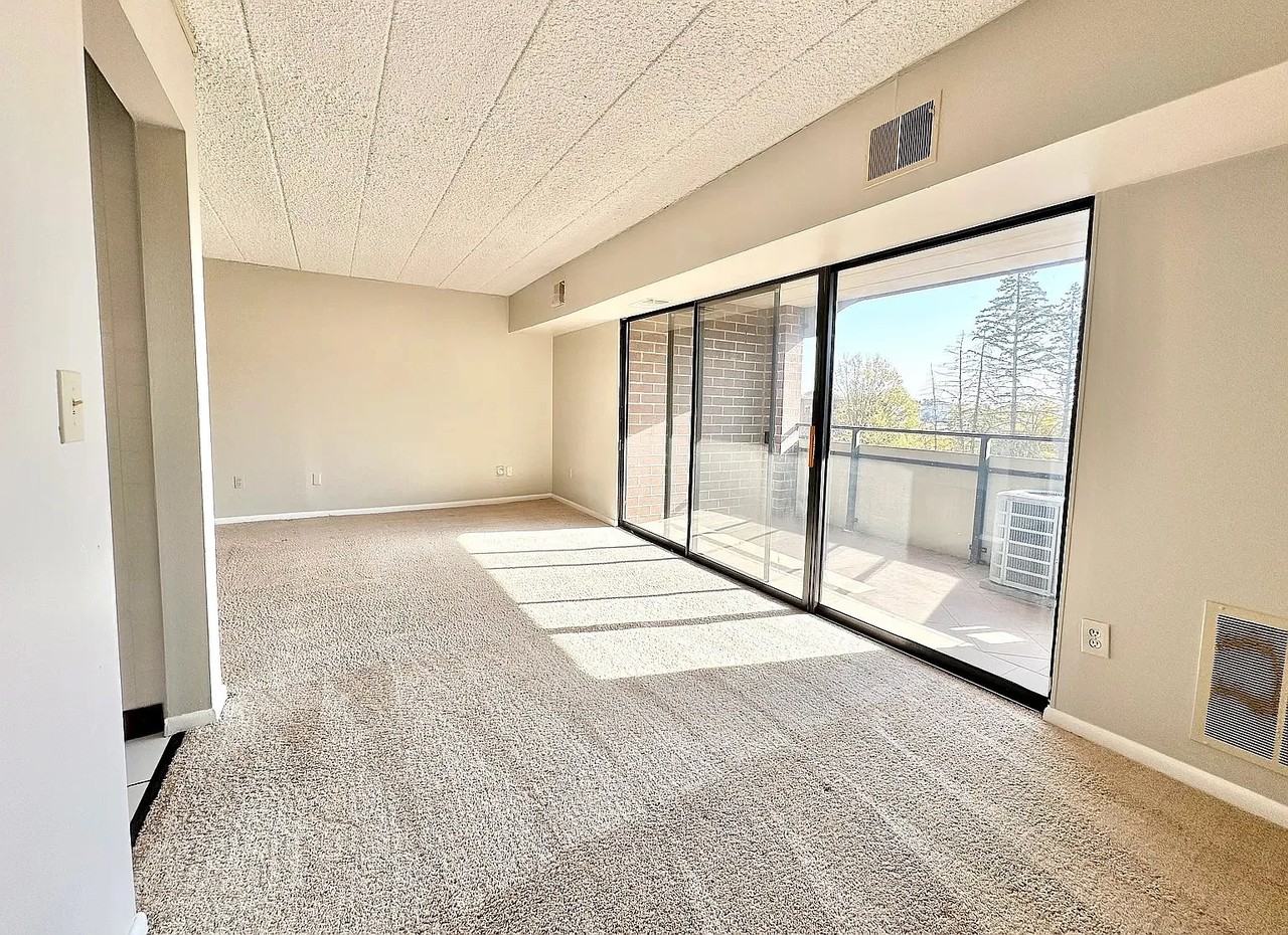 712C Mcknight Cir #C712 - Photo 2 of 12