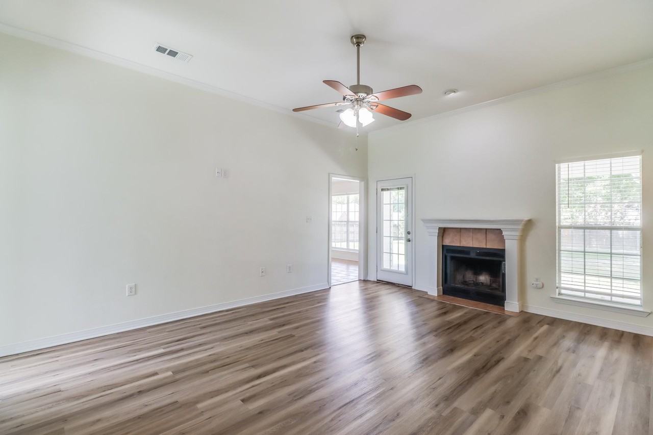 14081 Oak View Cir #1 - Photo 6 of 19