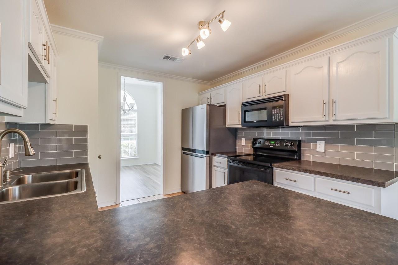 14081 Oak View Cir #1 - Photo 7 of 19