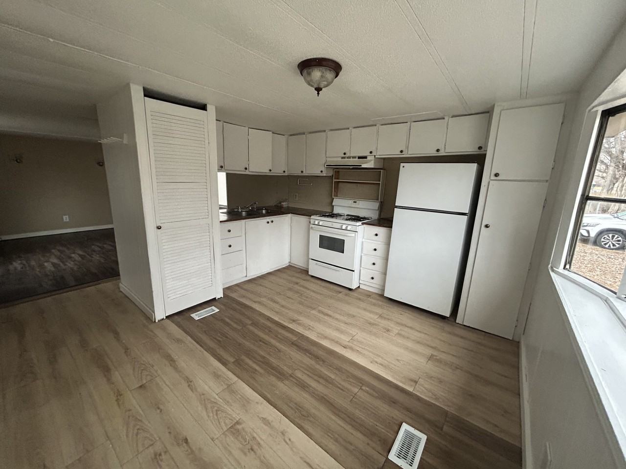 104 1st Ave Sw - Photo 3 of 12