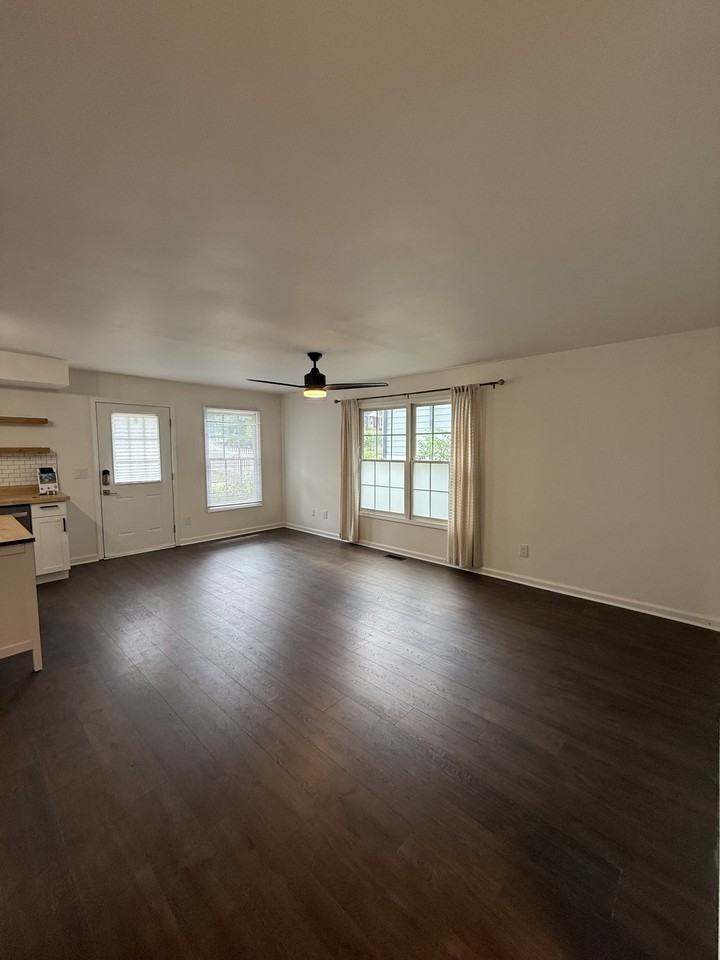 6368 Ivy St #A - Photo 3 of 8