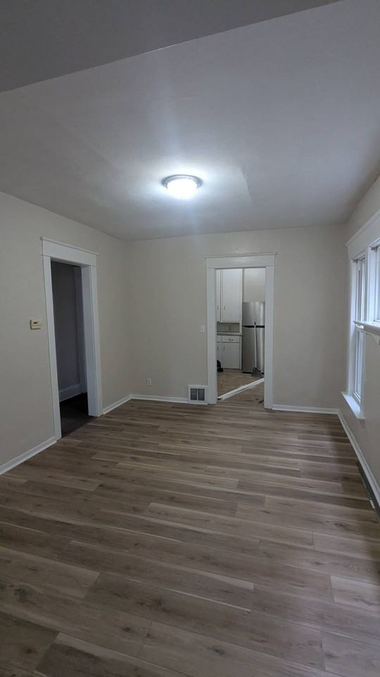 1159 W 8th St 1st Fl #1stFL - Photo 3 of 9