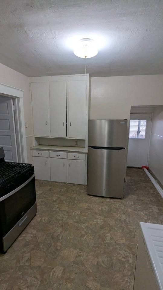 1159 W 8th St 1st Fl #1stFL - Photo 5 of 9