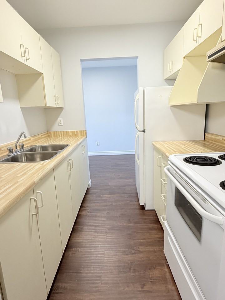 2940 Elsmere Ave #306 - Photo 2 of 13