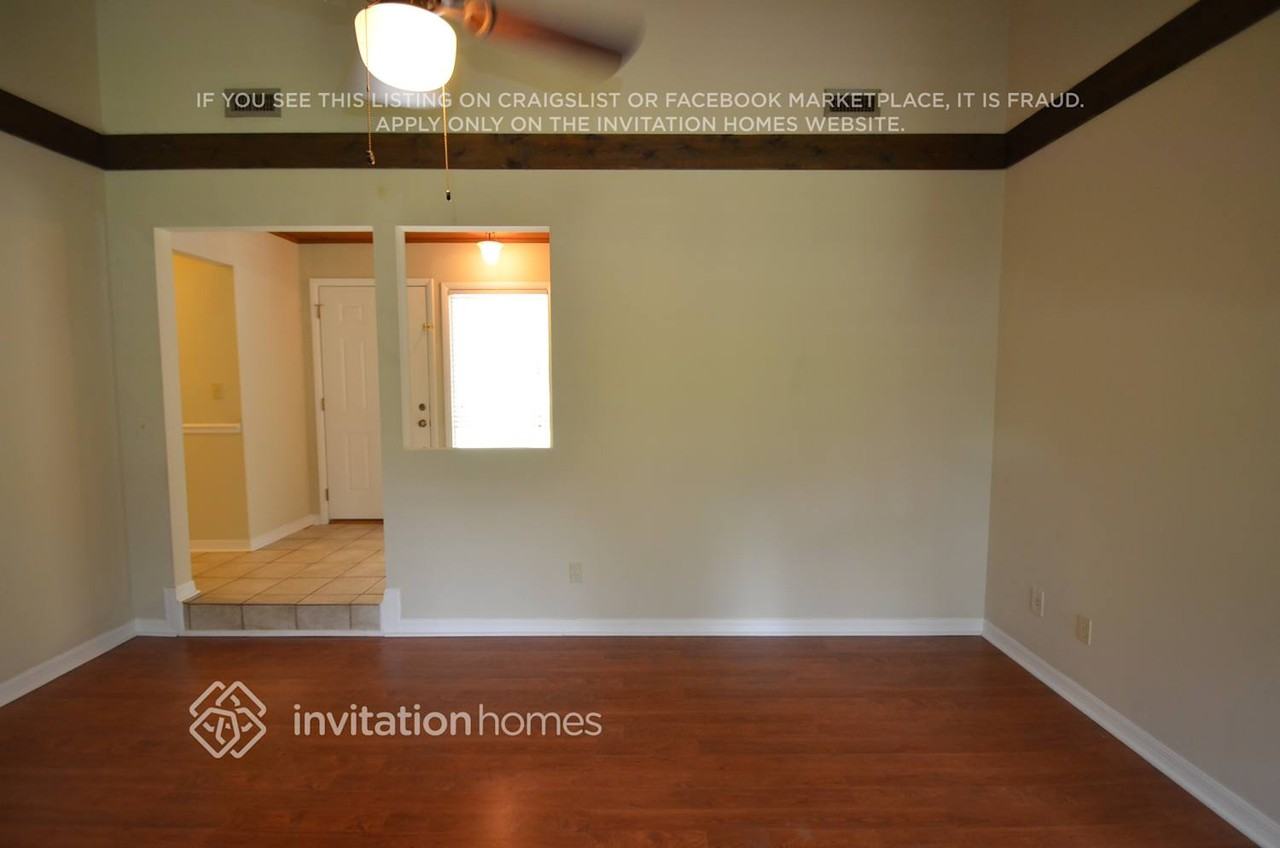 985 Orangewood Rd - Photo 3 of 12