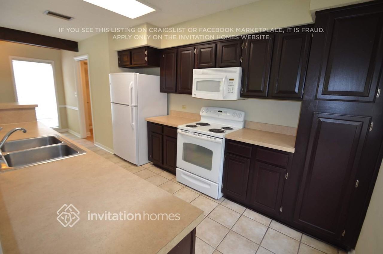 985 Orangewood Rd - Photo 5 of 12