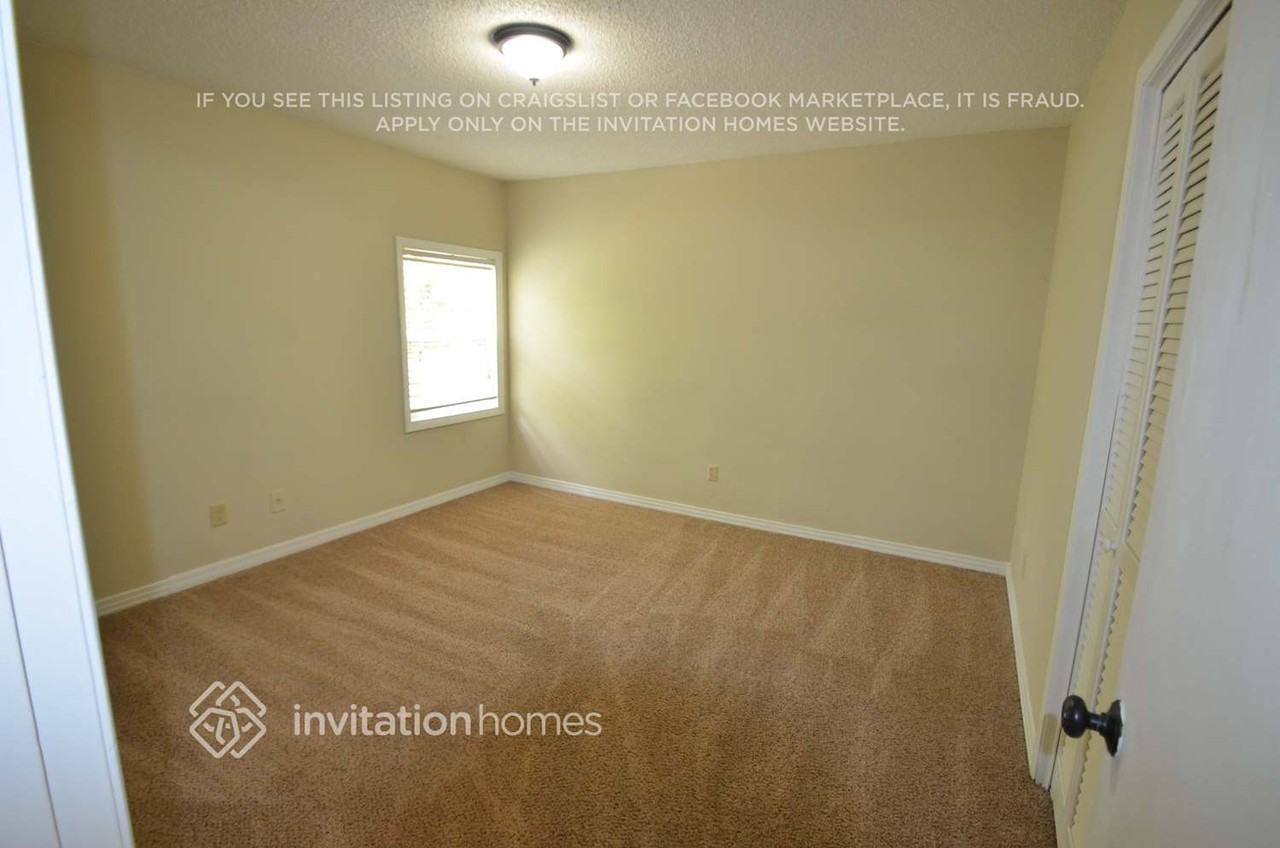 985 Orangewood Rd - Photo 7 of 12