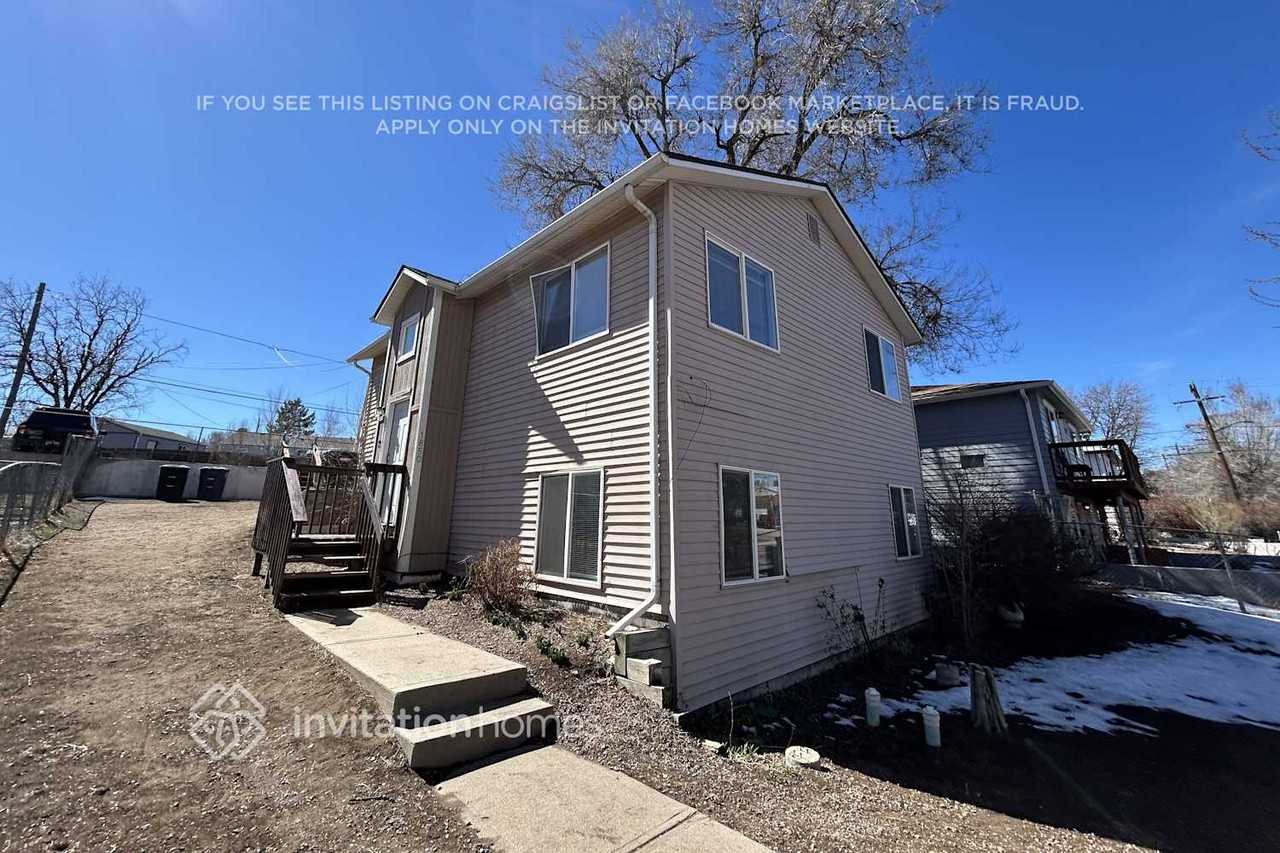 1850 W Mosier Pl - Photo 2 of 16