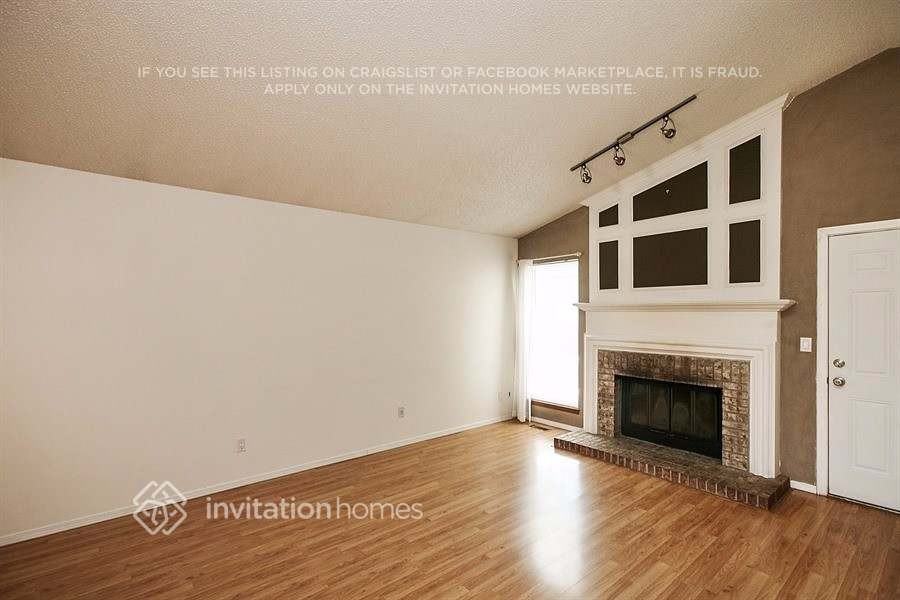 4742 Malaya St - Photo 3 of 12