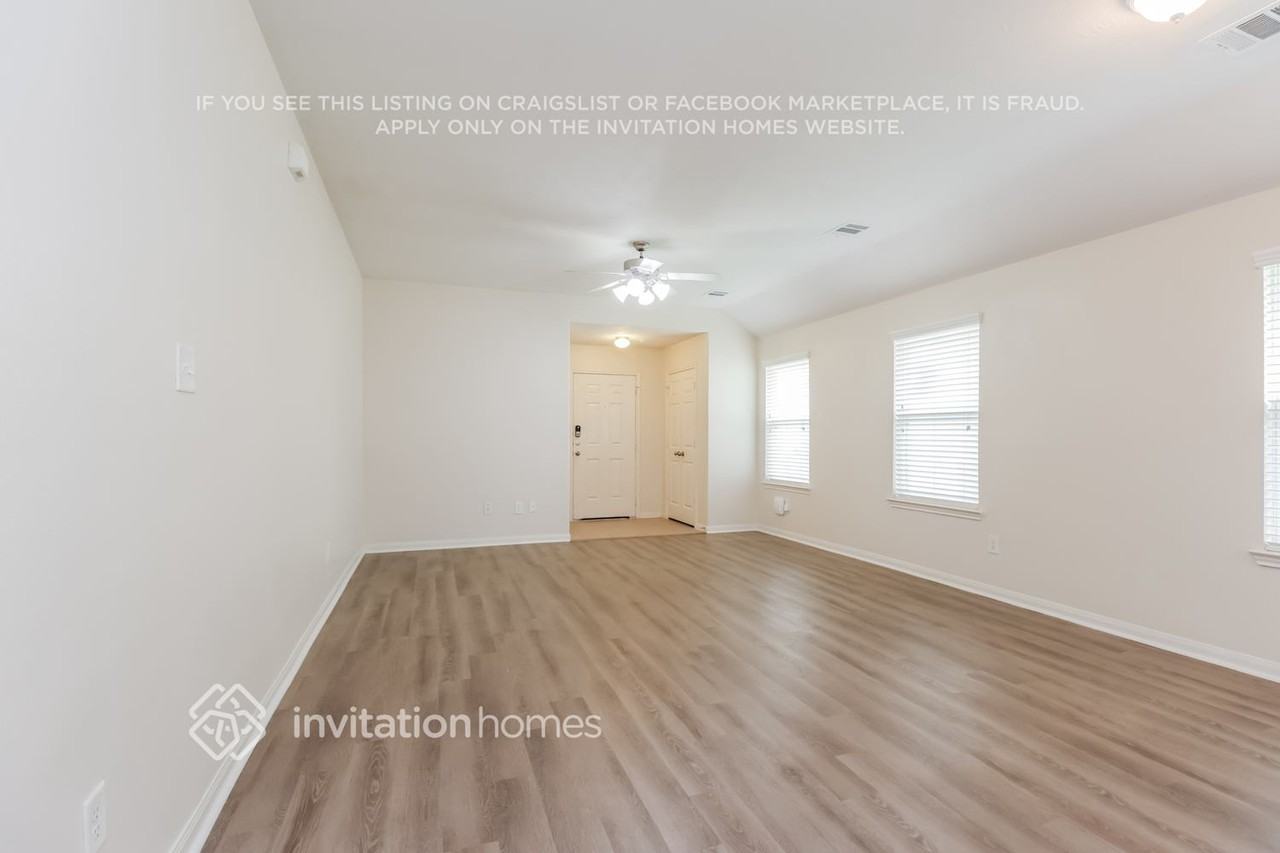 8622 Doskocil Dr - Photo 3 of 15