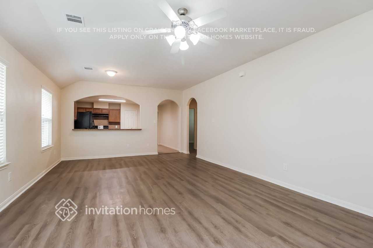 8622 Doskocil Dr - Photo 4 of 15