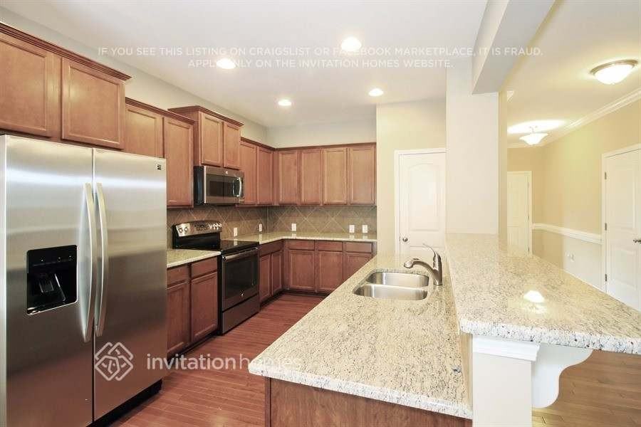 1923 Madeira Cir - Photo 4 of 16