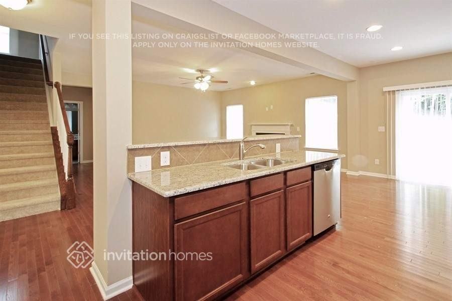 1923 Madeira Cir - Photo 5 of 16