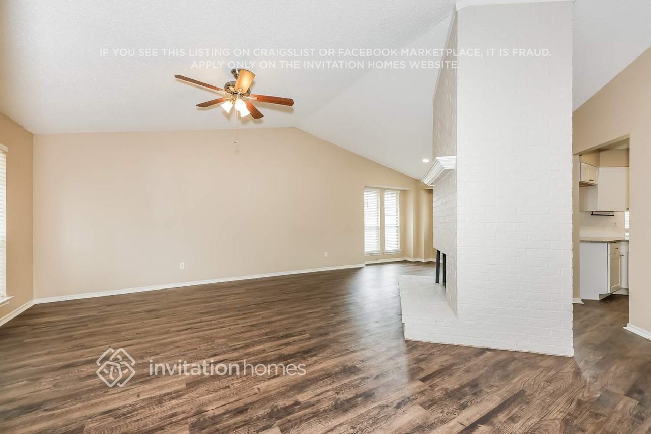 8465 Willow Creek Dr - Photo 3 of 17