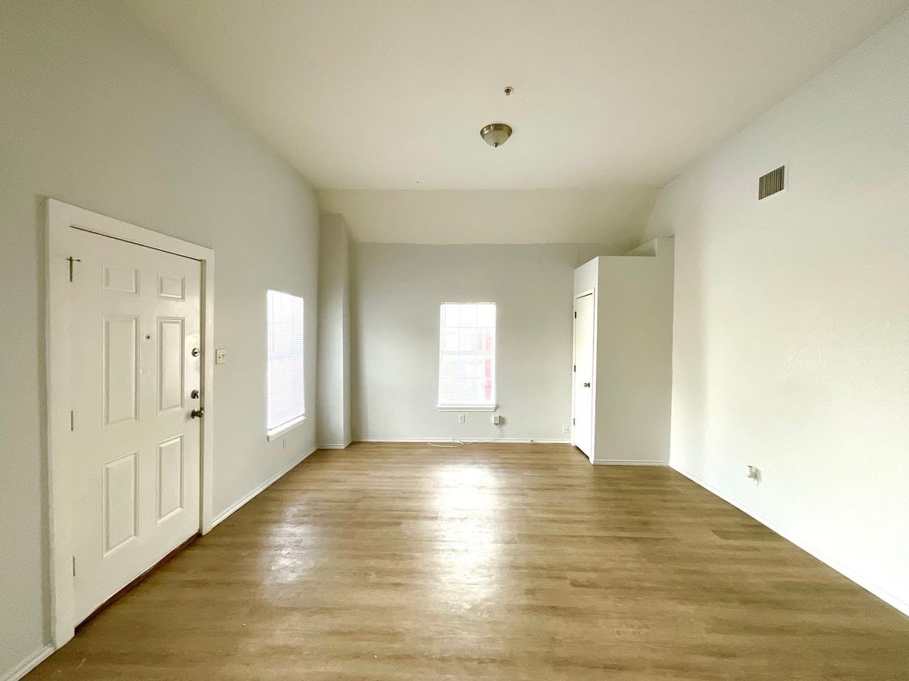 816 Rivas St - Photo 5 of 32