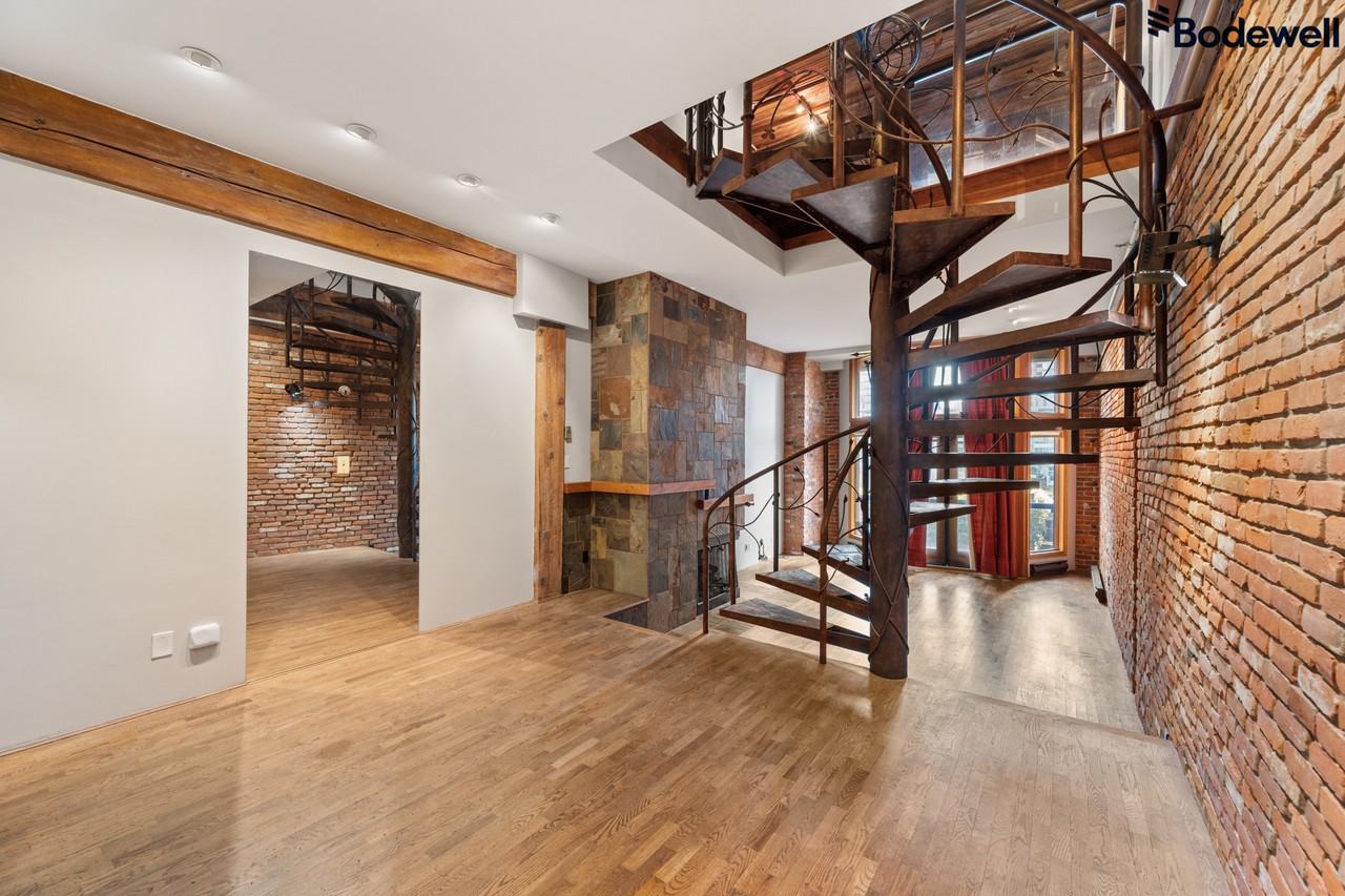 550 Beatty - Photo 3 of 18