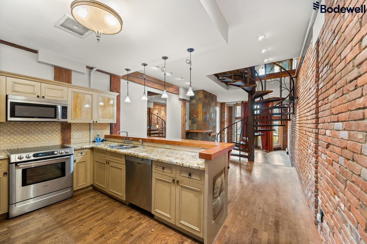 550 Beatty - Photo 5 of 18