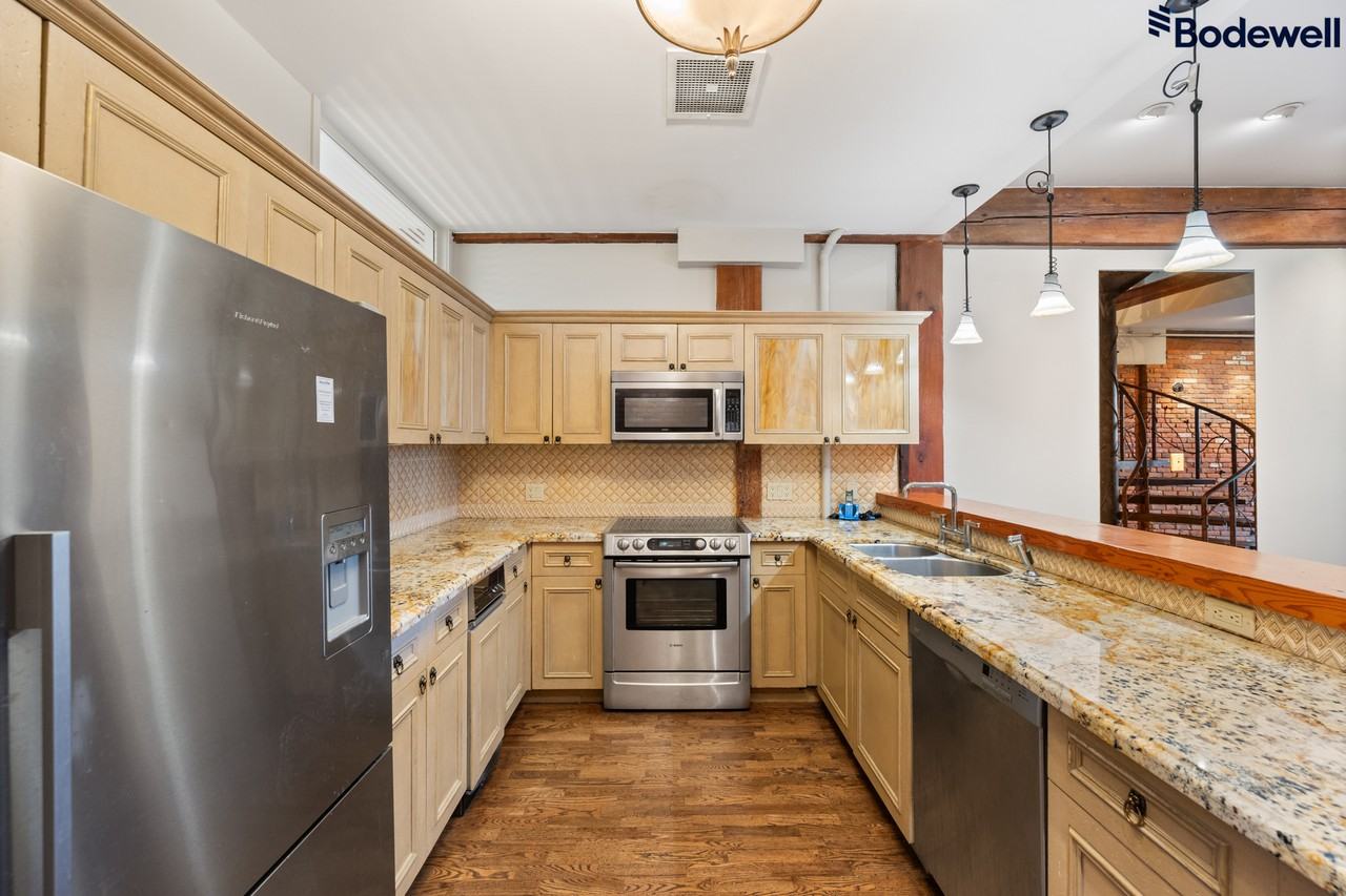 550 Beatty - Photo 6 of 18