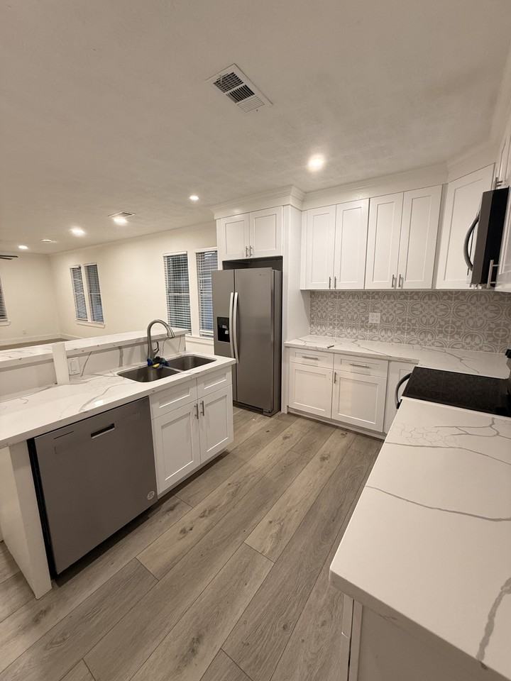 913 Block St #1 - Photo 3 of 11