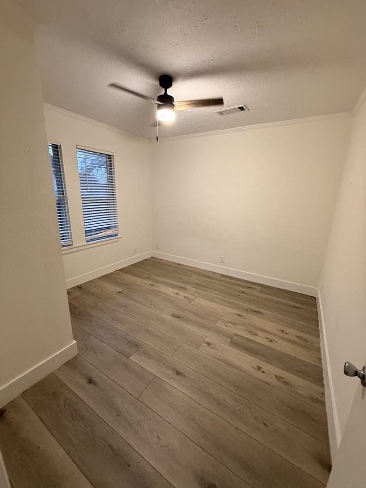 913 Block St #1 - Photo 6 of 11