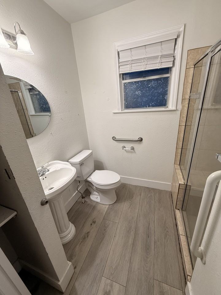 913 Block St #1 - Photo 7 of 11