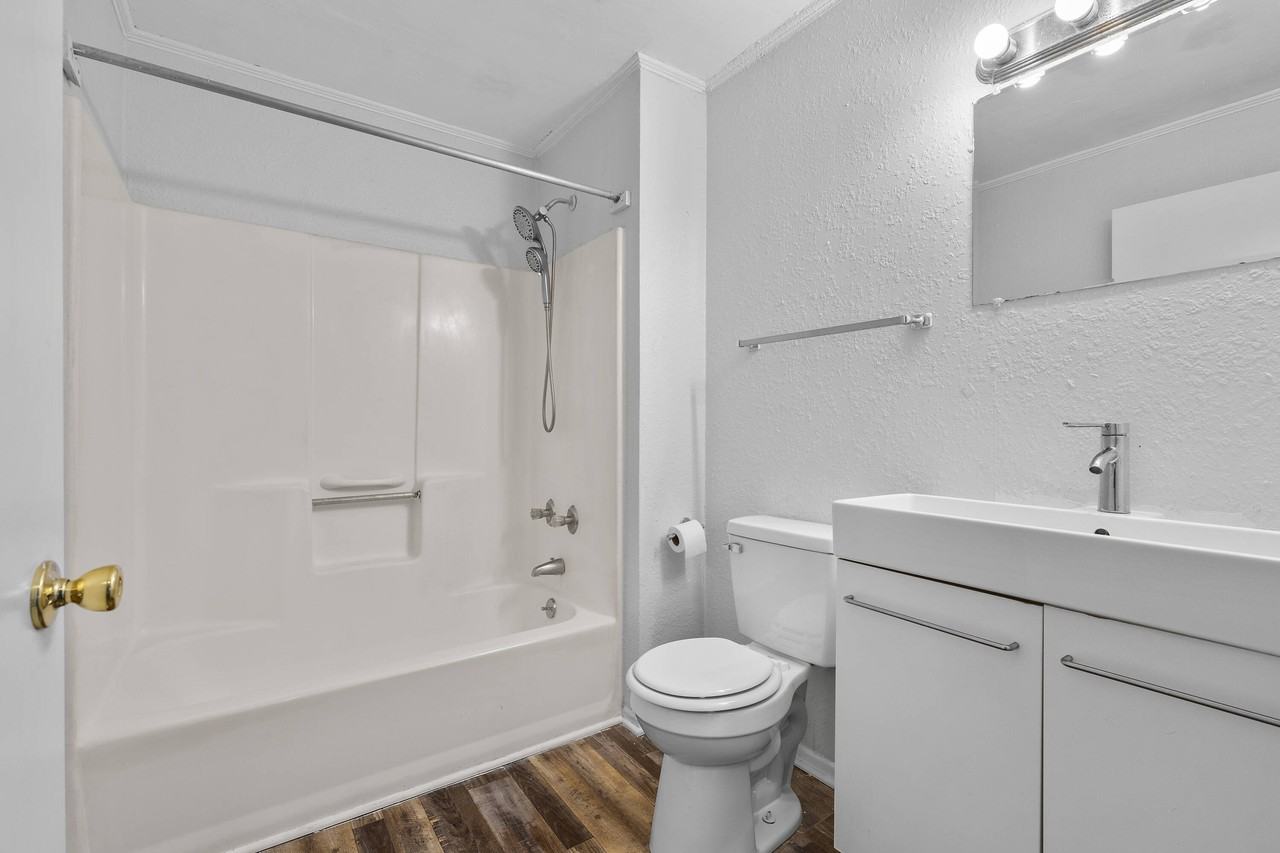 1630 Spring Garden St #1630C - Photo 2 of 4